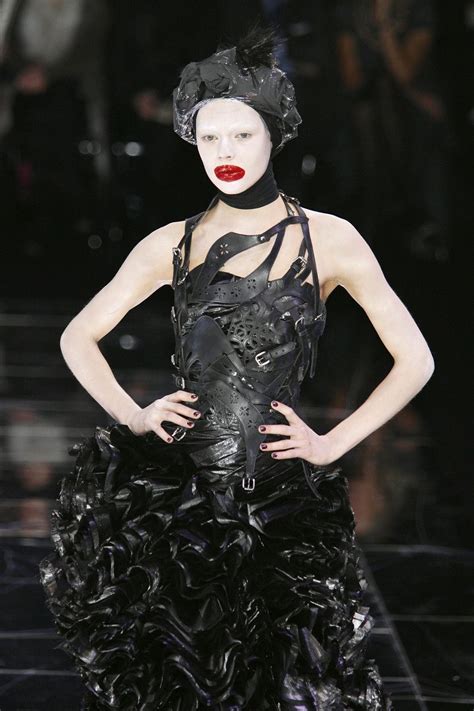 alexander mcqueen runway 2009.